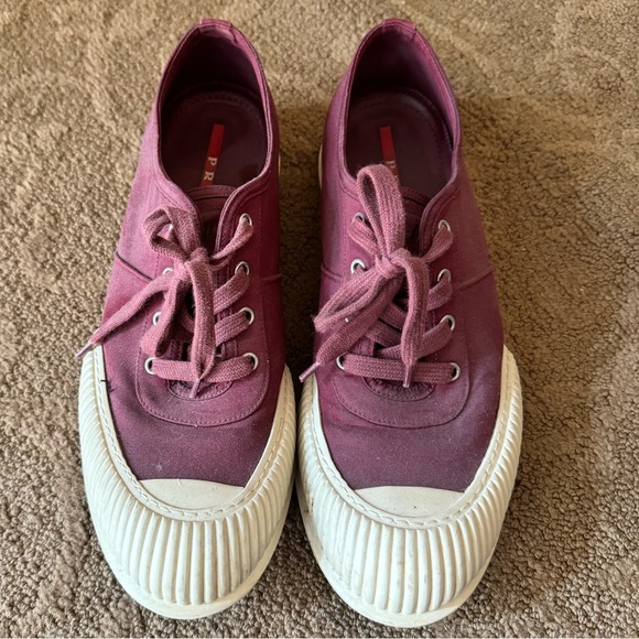 Prada. 9 1/2 - Picture 2 of 3